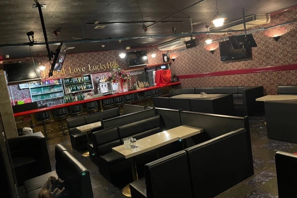 Lounge CLEAR