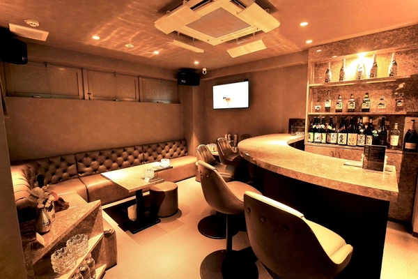 Girl's Bar LUCIA