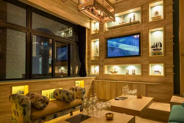 LOUNGE GLAMIS