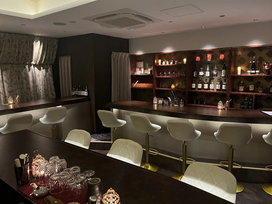 Ladies Bar Emilia