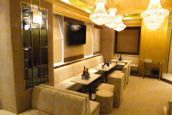 New Lounge ROMANESQUE