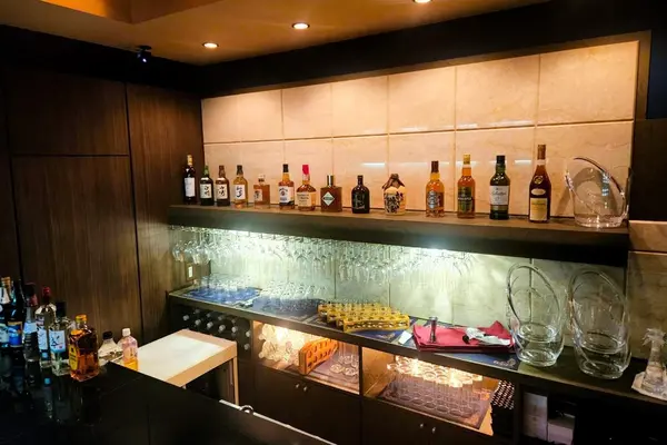 ROYAL LOUNGE