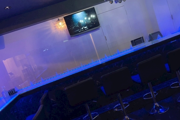 Girls Bar CLOVER