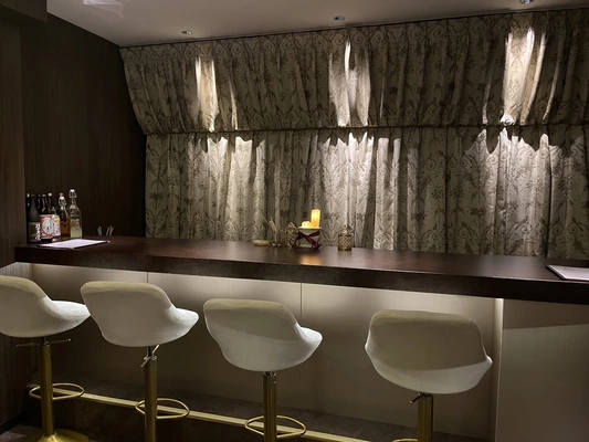 Ladies Bar Emilia