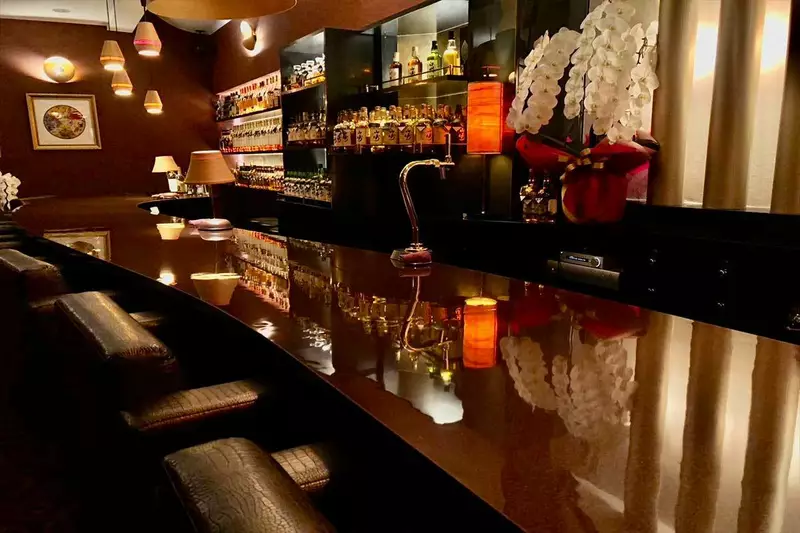 A LOUNGE MOMOKO求人情報