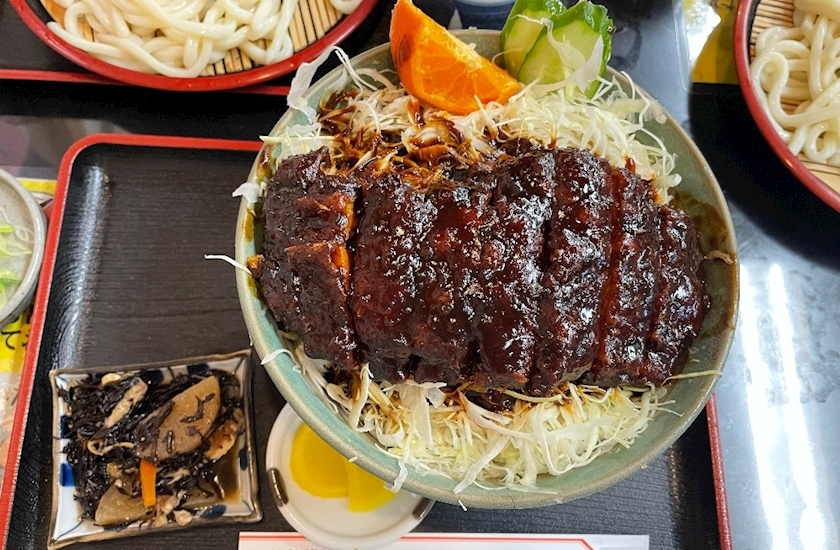 朝倉 しおり