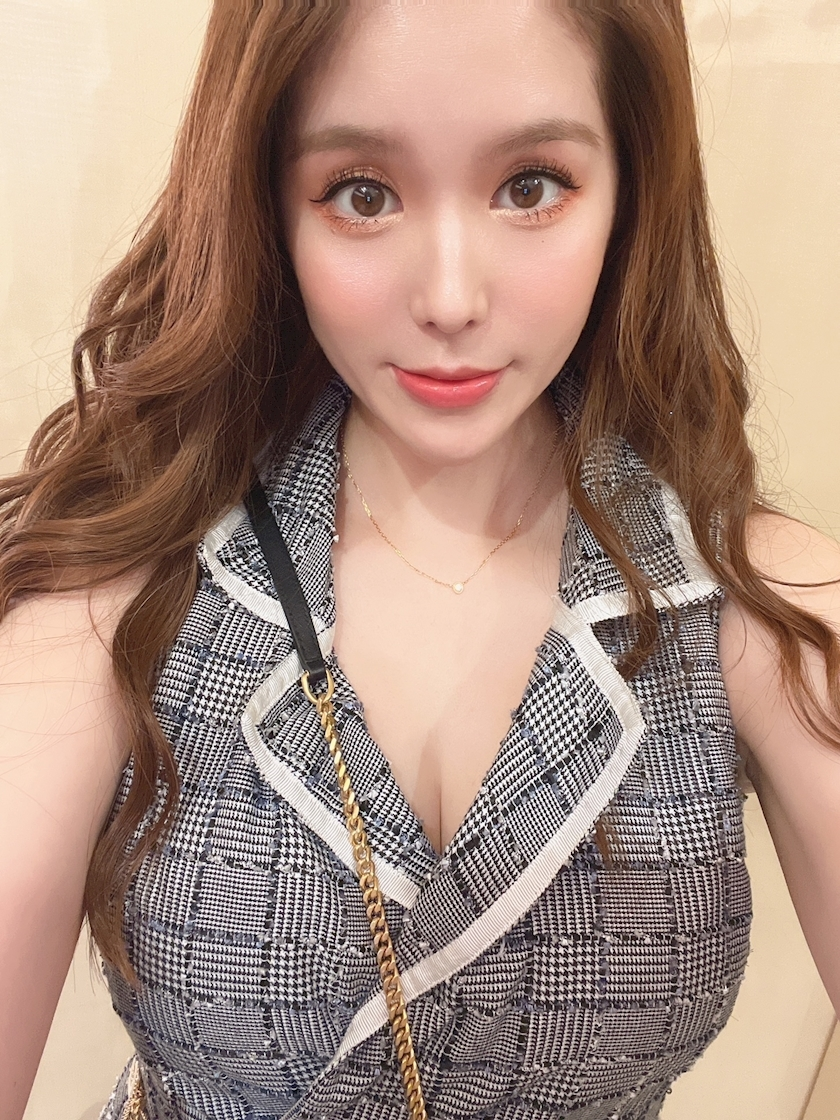 黒輝 りさ