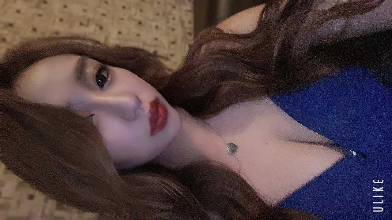 由依