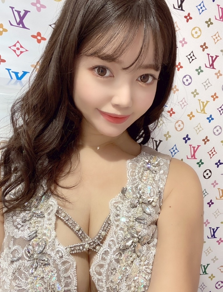妃 えりな