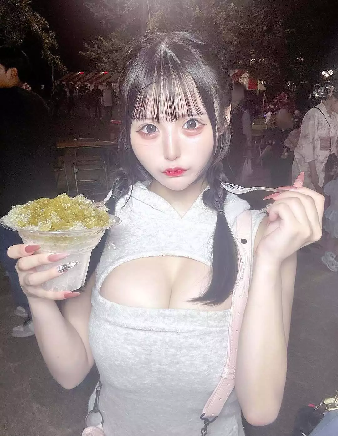 水無月 ゆゆ