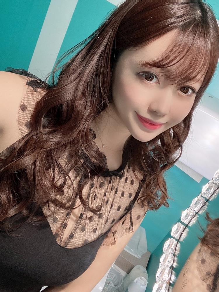 妃 えりな