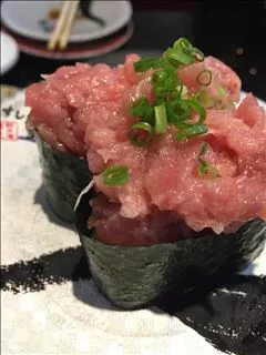 愛羽 仁美