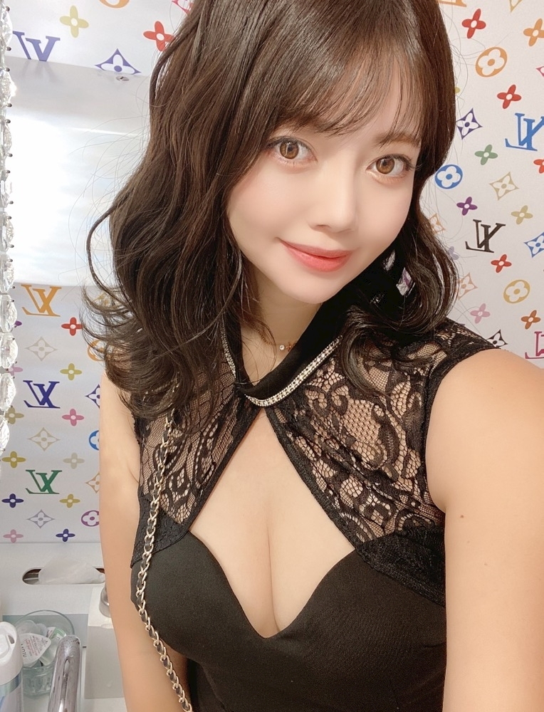 妃 えりな