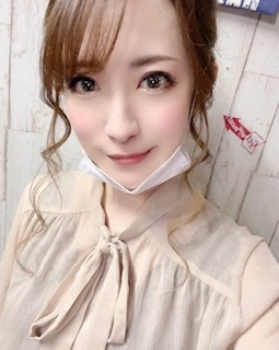 朔間 まりな