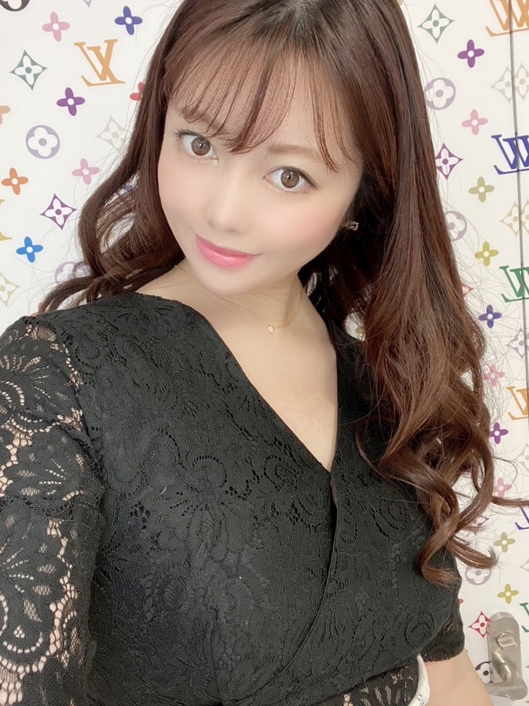妃 えりな