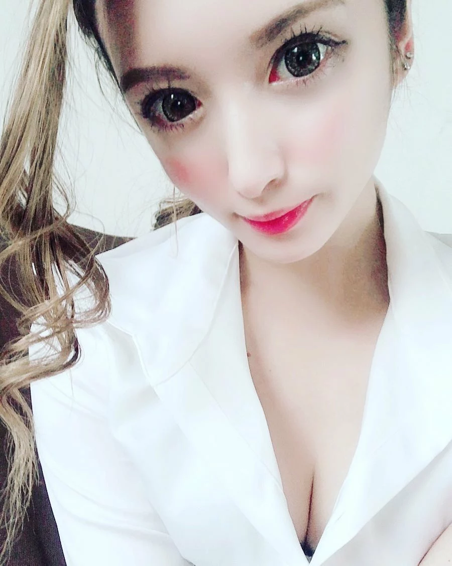 一咲 エム