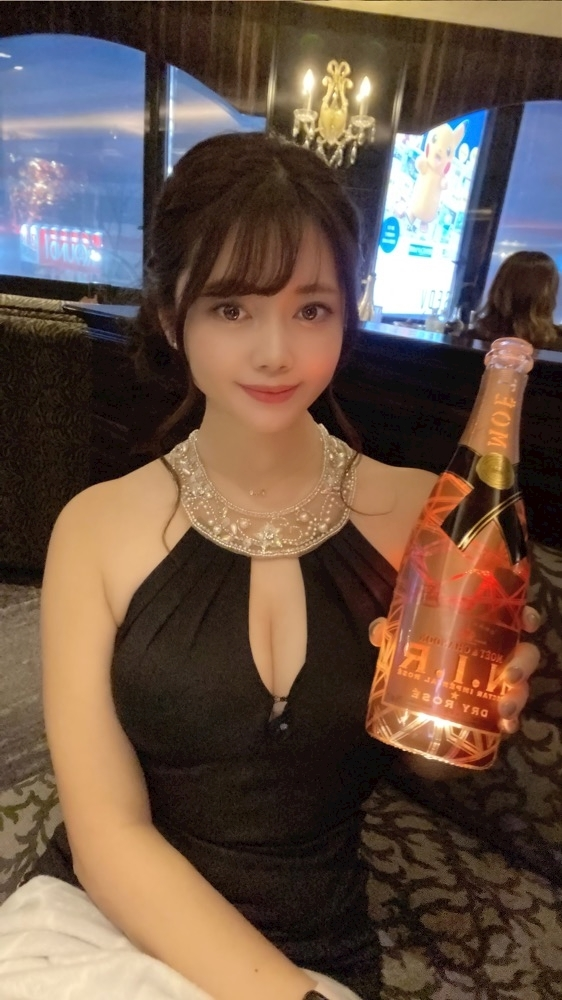 妃 えりな