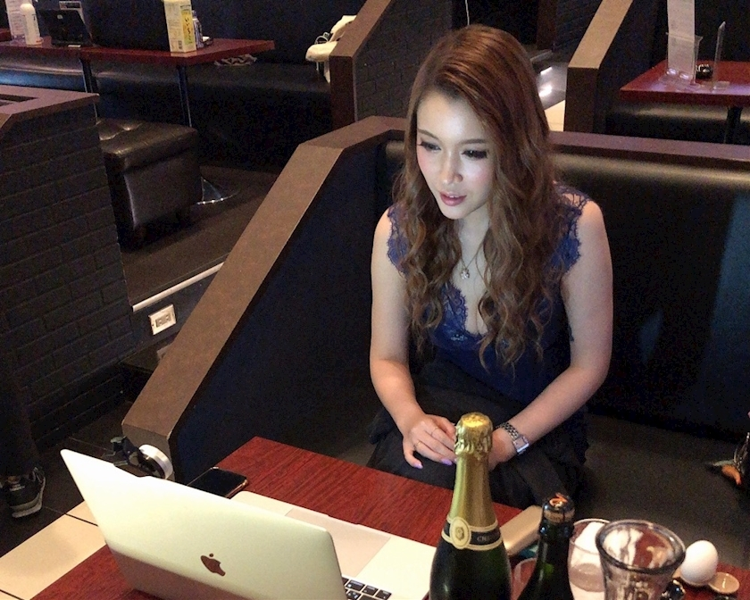 愛羽 仁美