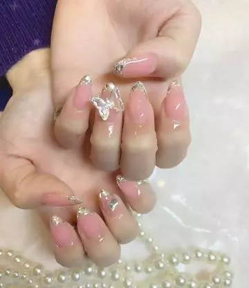 芹沢 あいな