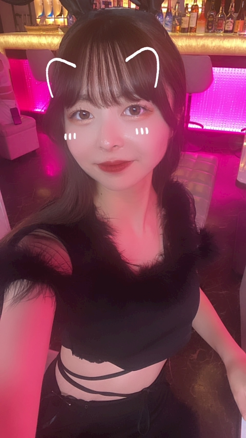 な つ