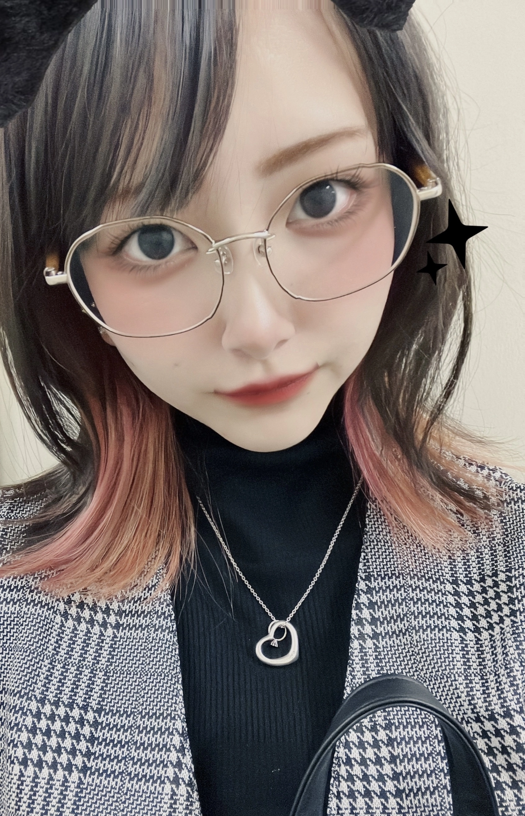 黒服みい