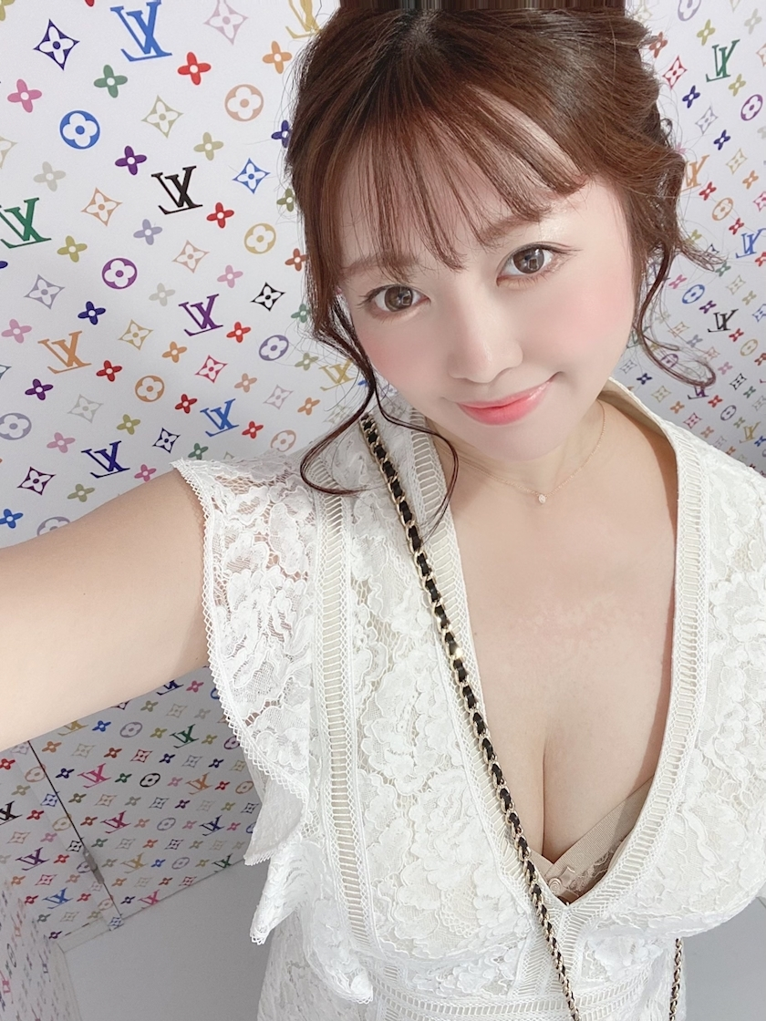 妃 えりな