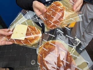 にも