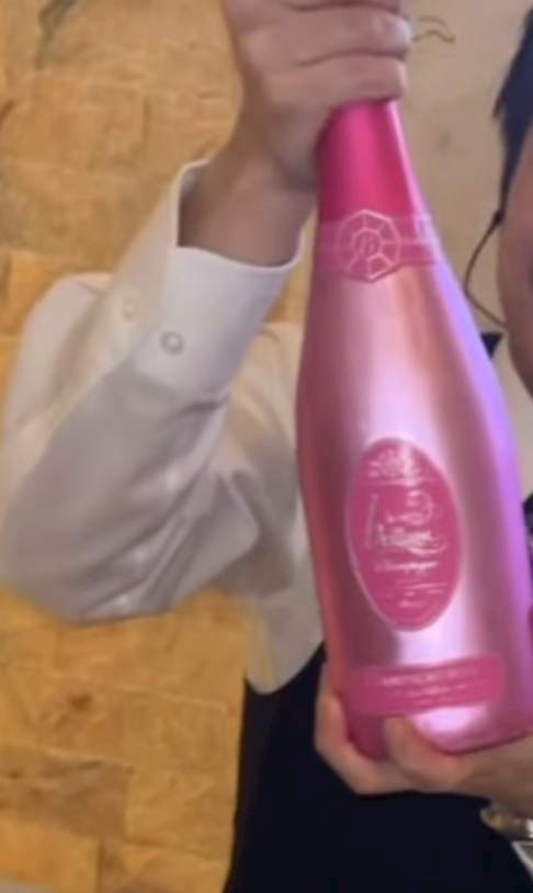 三鷹 真綺