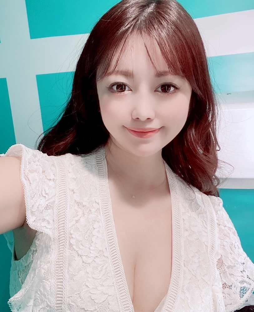 妃 えりな