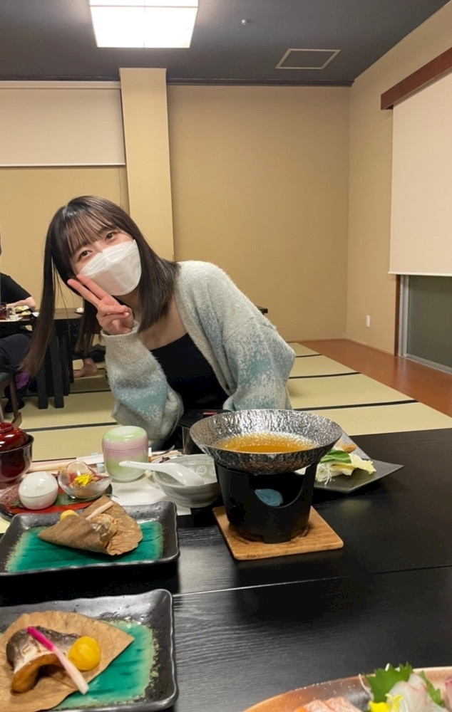 な つ