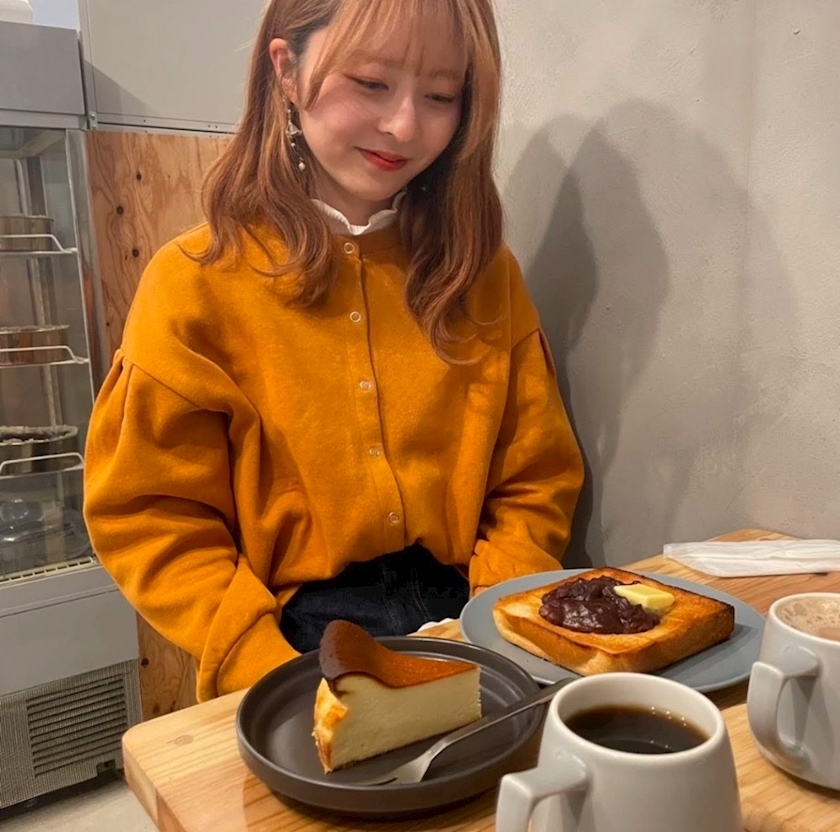 な つ