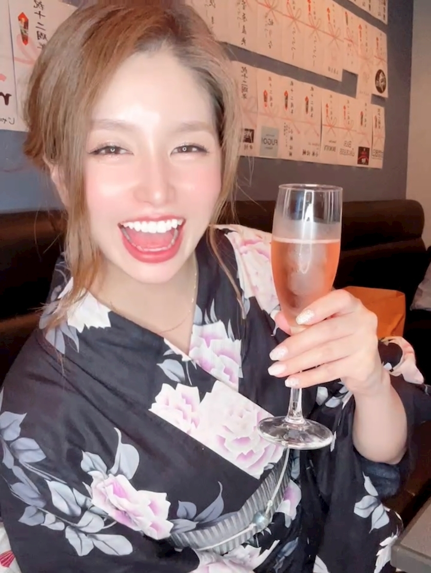 黒輝 りさ