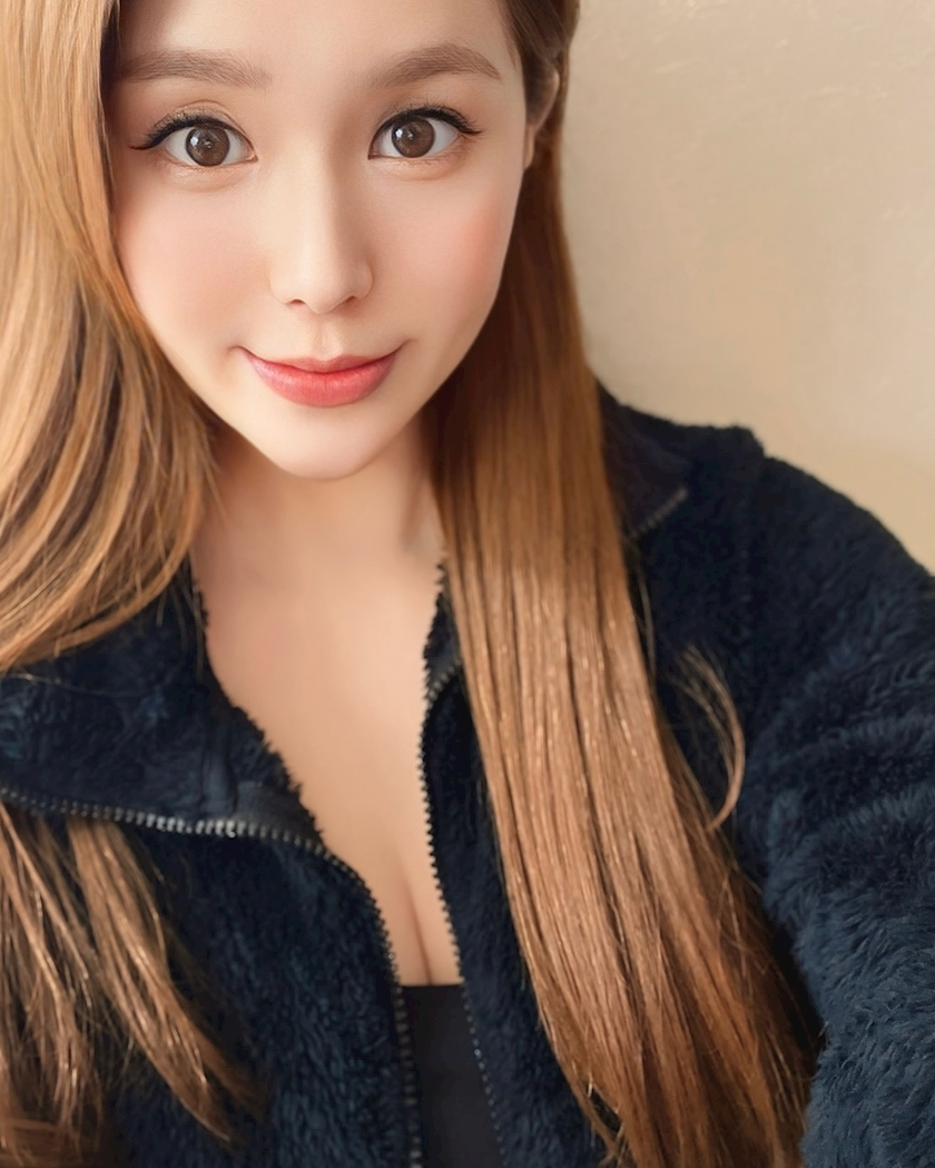 黒輝 りさ