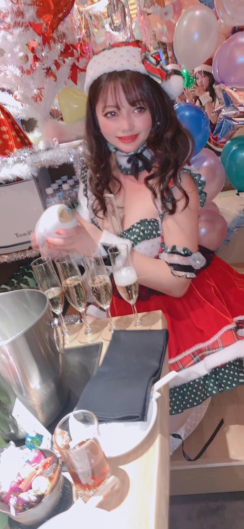 妃 えりな