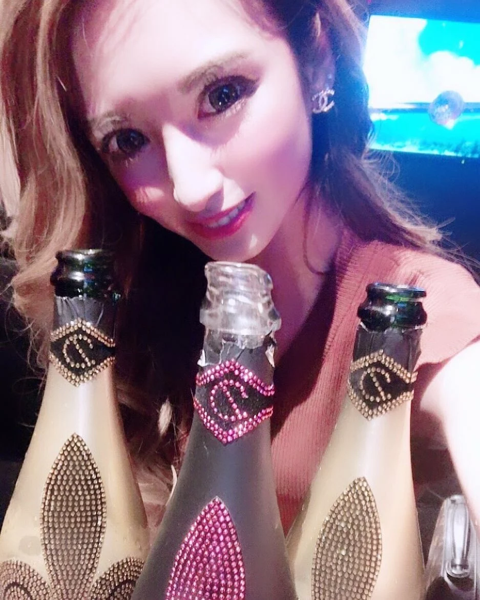 一咲 エム