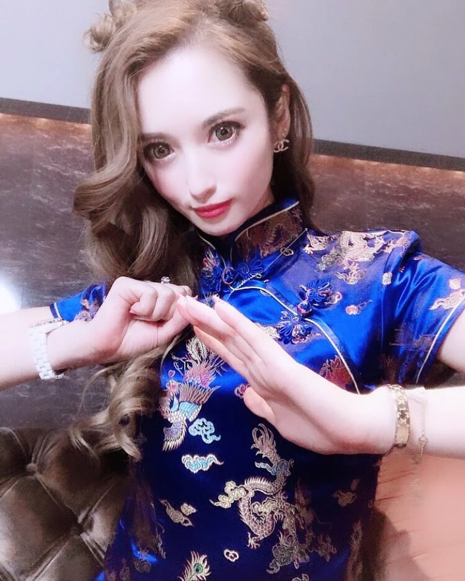 一咲 エム