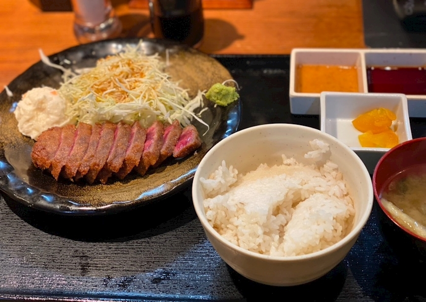 な つ
