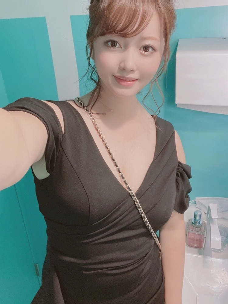 妃 えりな