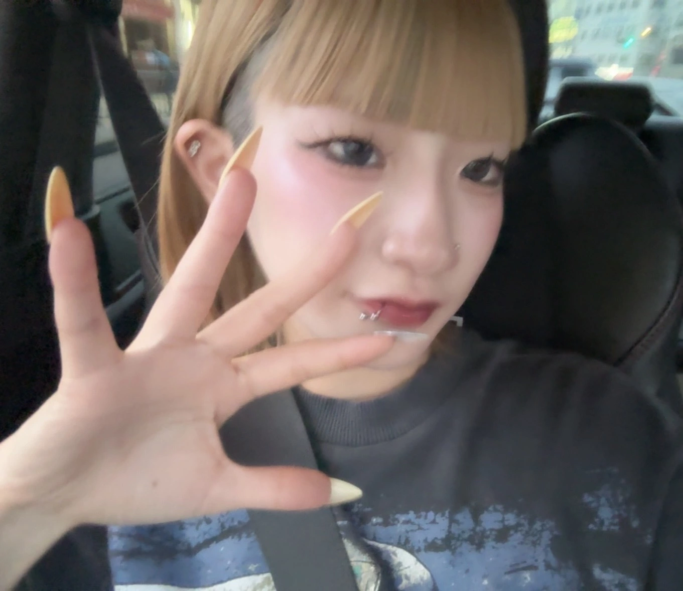 あや