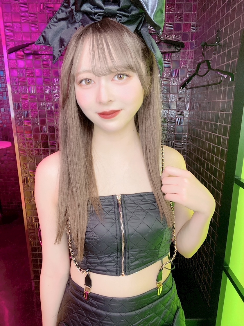 な つ