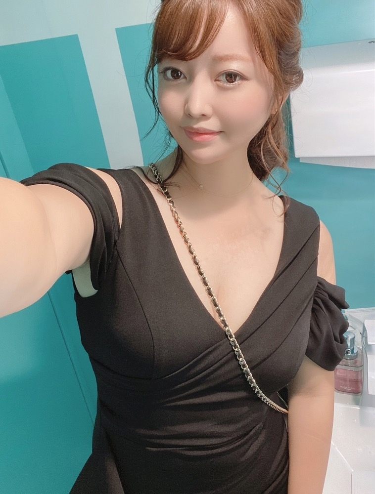 妃 えりな