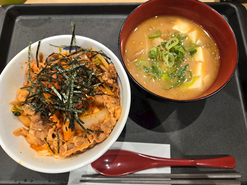 エミ （スタッフ）