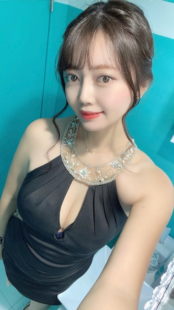 妃 えりな