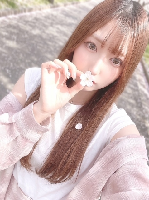 美波 ななみ