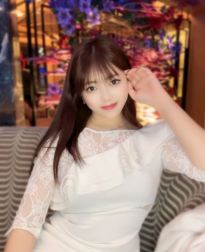 妃 えりな