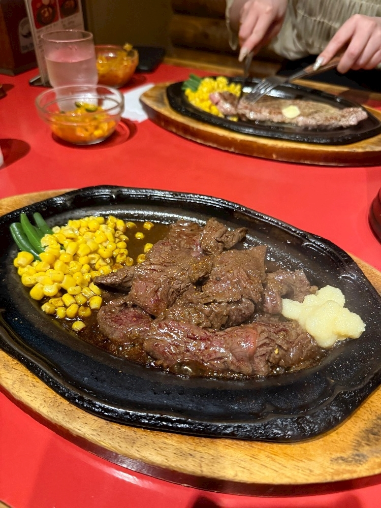 ティラノまな