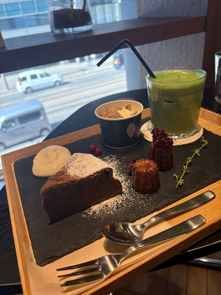 乙川 ゆあ