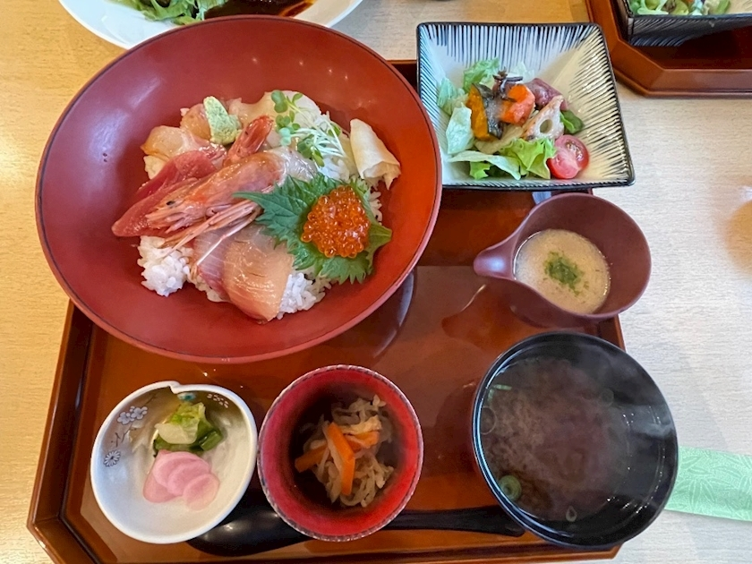 朝倉 しおり