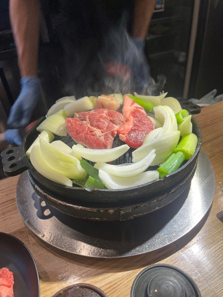 ティラノまな