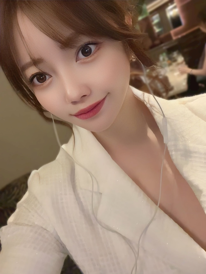 妃 えりな